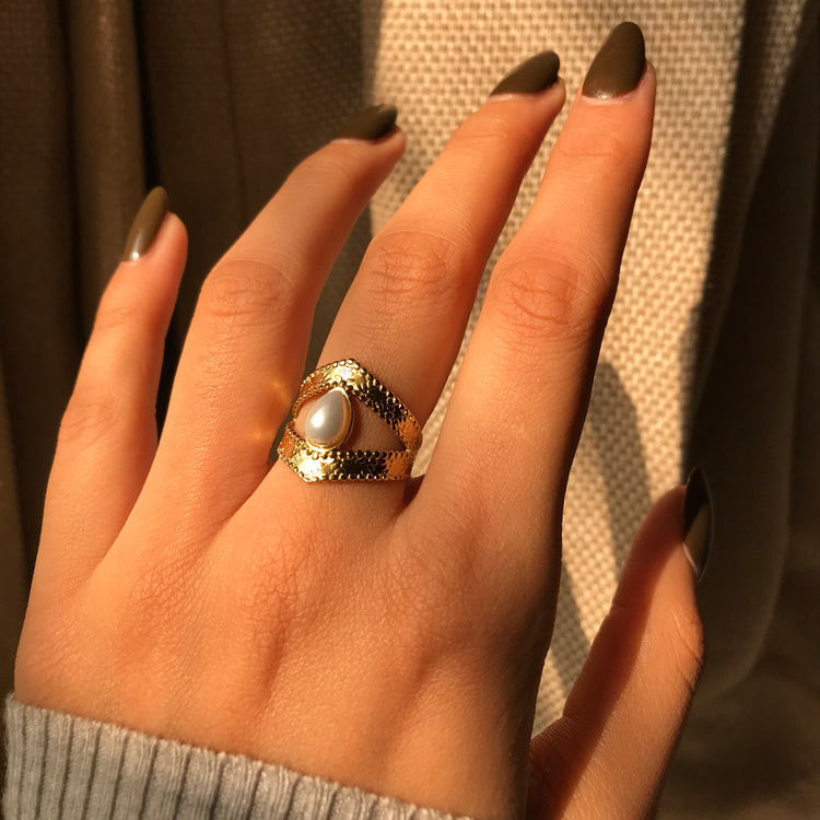 Nurvi Pearl Ring