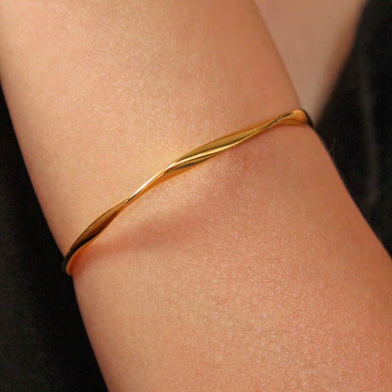 Twisted Fine Bangle (set of 2)