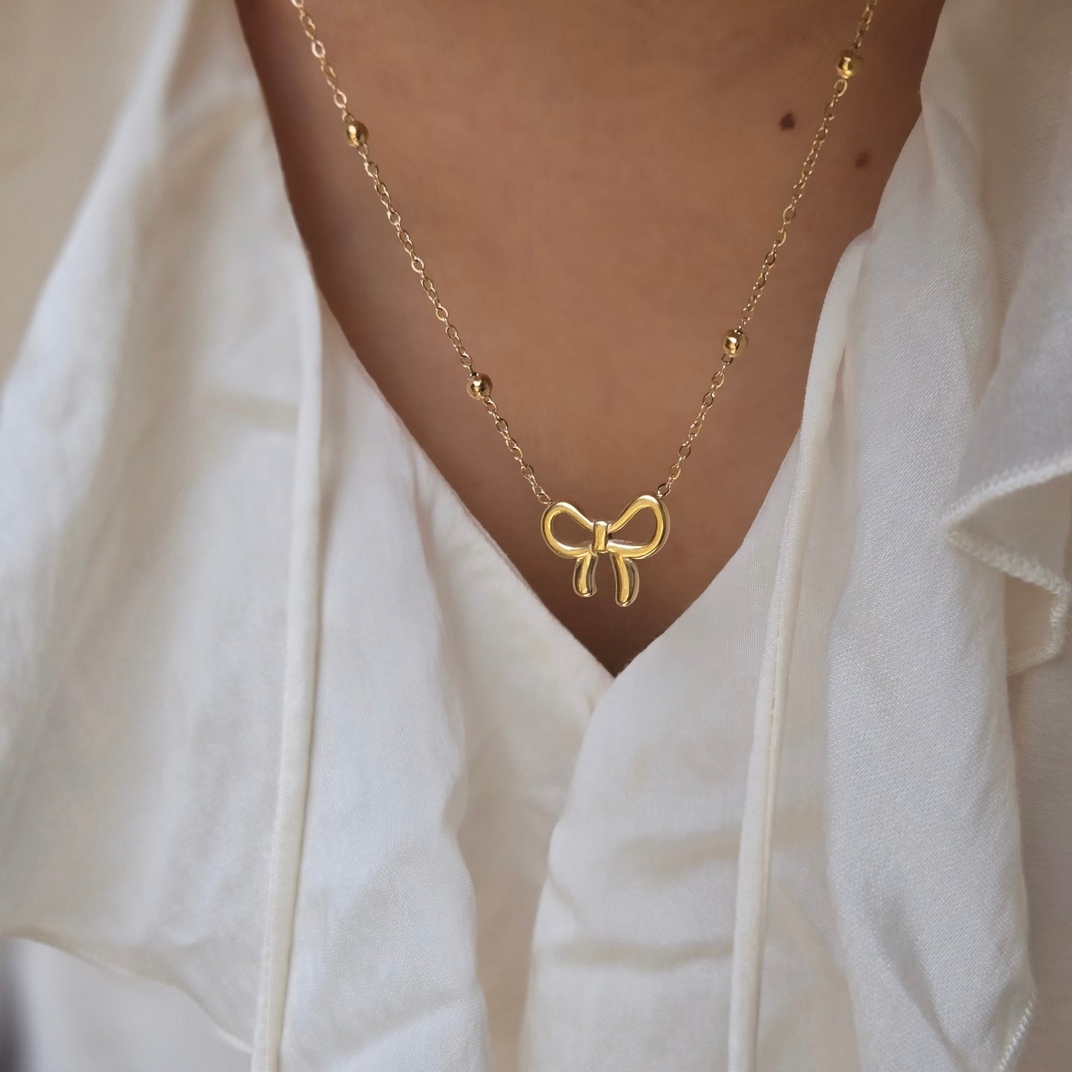 Bow Necklace