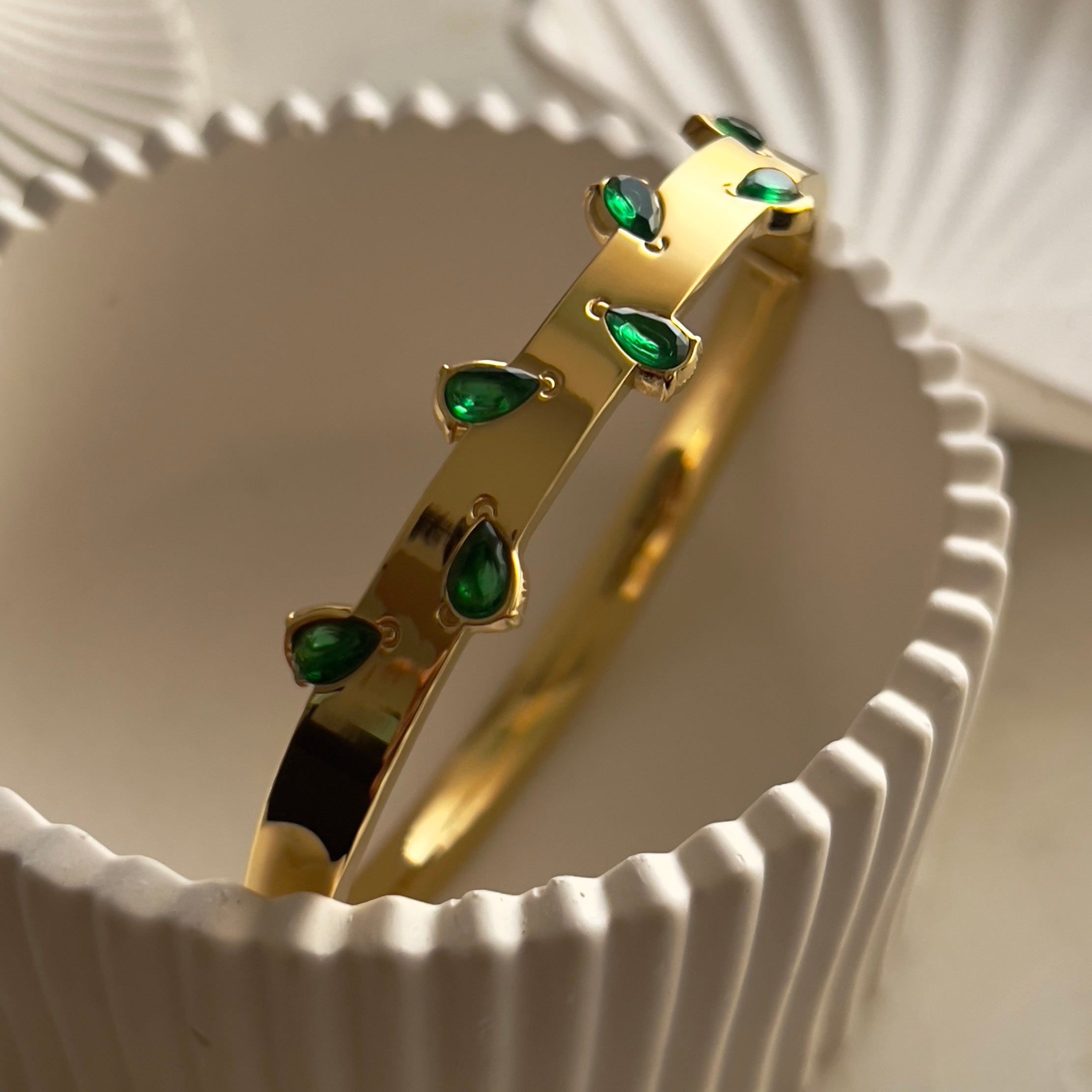 Esmeralda Luxe Band