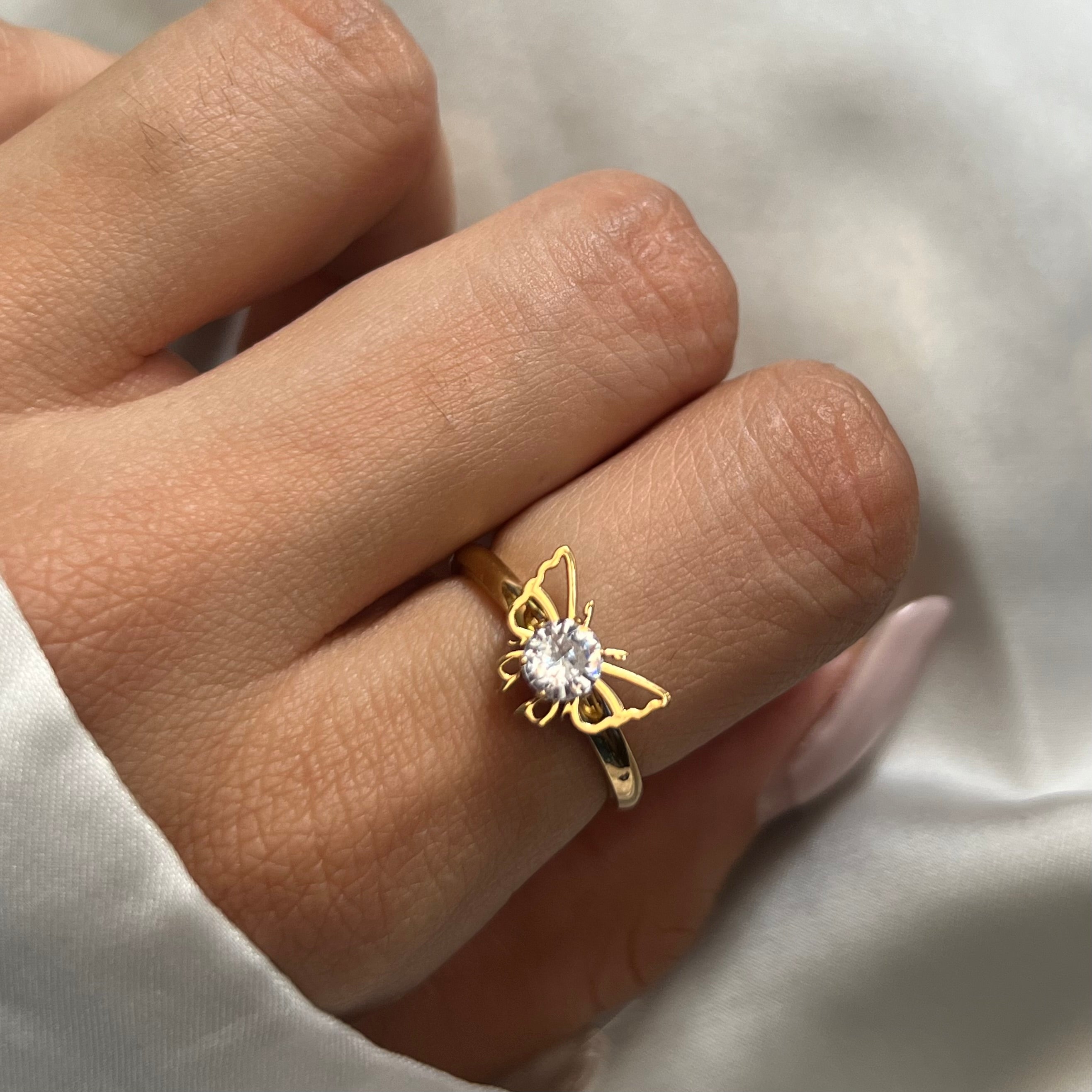 Paprica Solitaire Ring