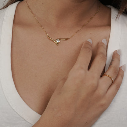 Usera Solitaire Necklace