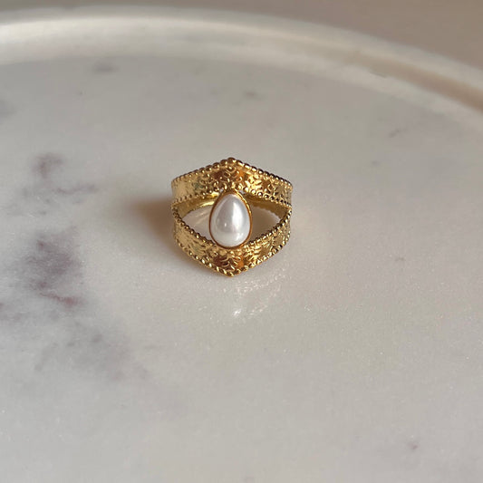 Nurvi Pearl Ring