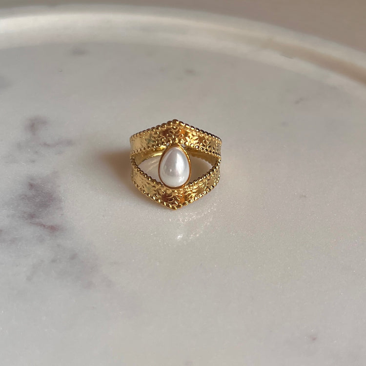 Nurvi Pearl Ring