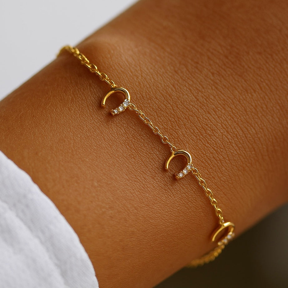 Horseshoe Dainty Bracelet