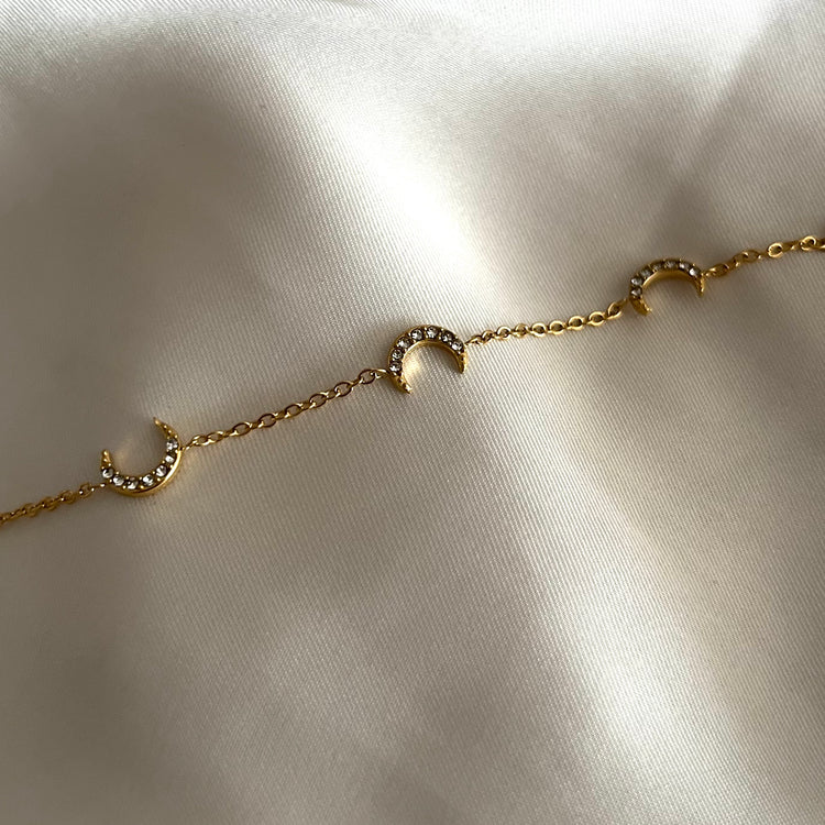 Crescent Moon Dainty Bracelet