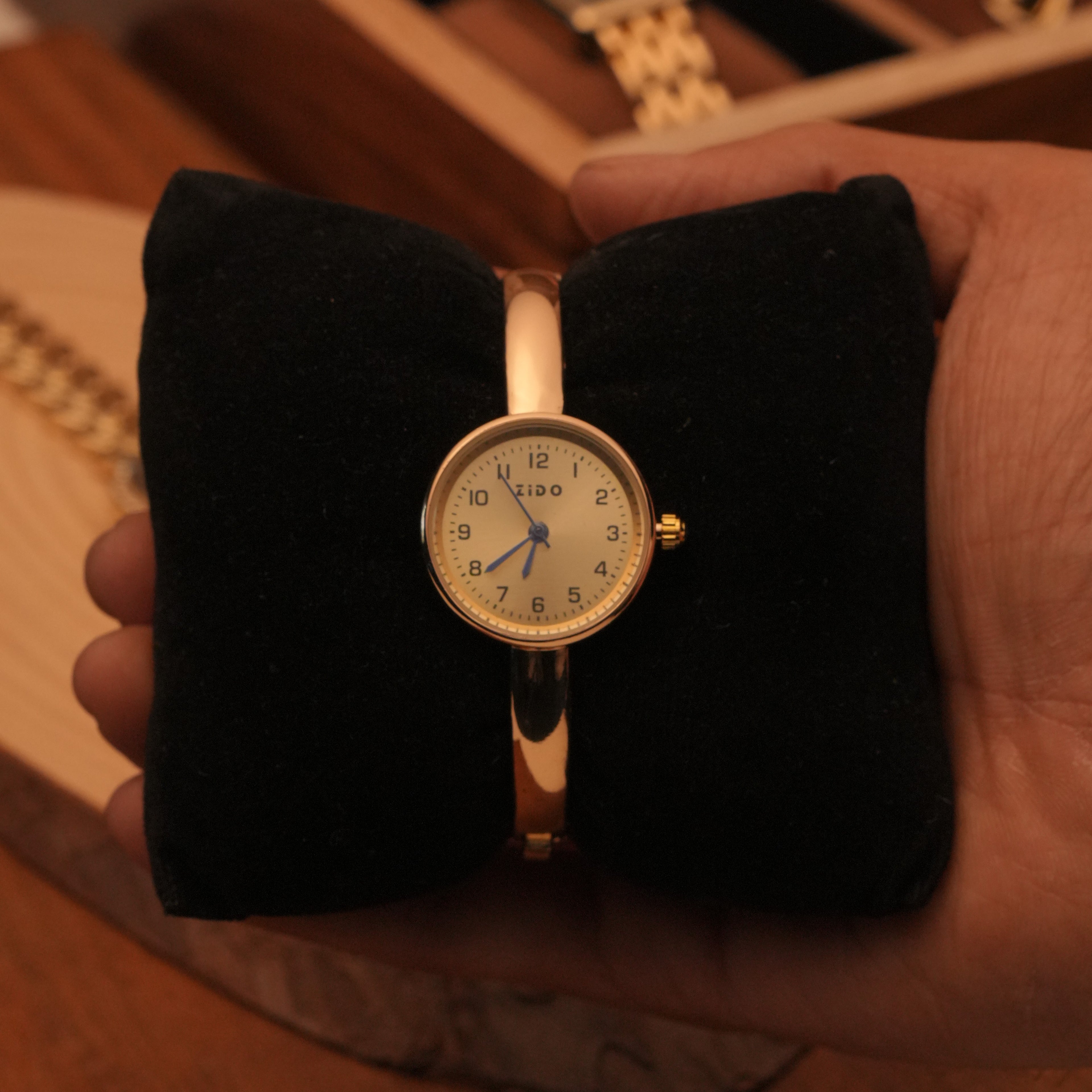 Clad Vinatge Band Watch