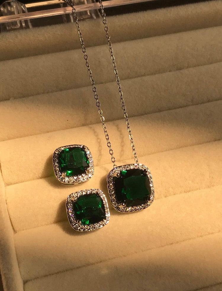 Delnaz Emerald Silver Set