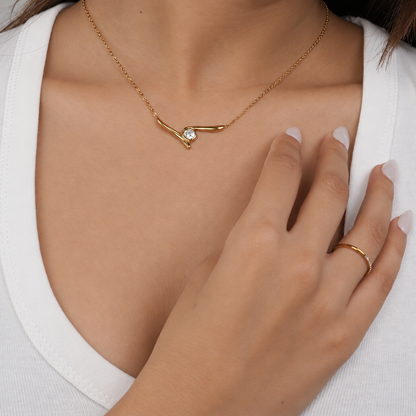 Usera Solitaire Necklace