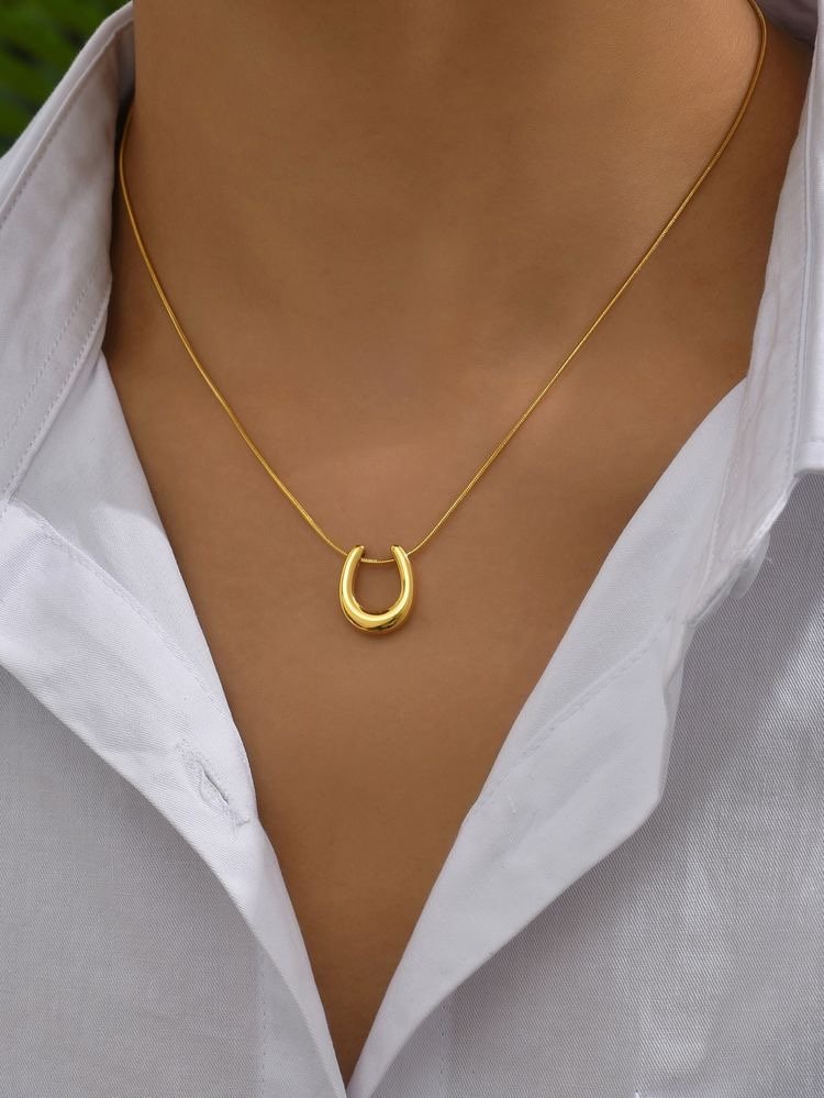 Horseshoe Necklace